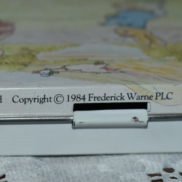 Vintage 1980s Peter Rabbit & Friends Metal Tin Pencil Case Spring Cottage Decor - Picture 3 of 15